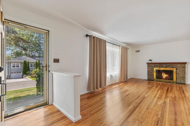Foto del edificio - 15 Bonnie Meadow Rd