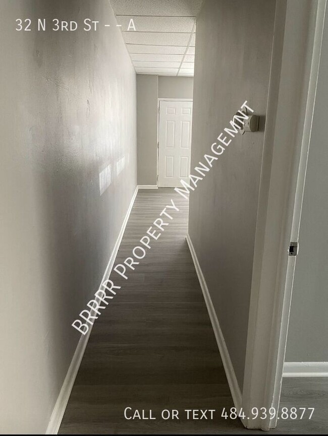 Building Photo - Spacious 1 bedroom 1st floor apartment