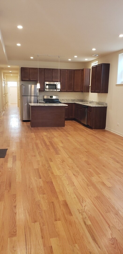 Foto del edificio - 3013 N Clybourn Ave