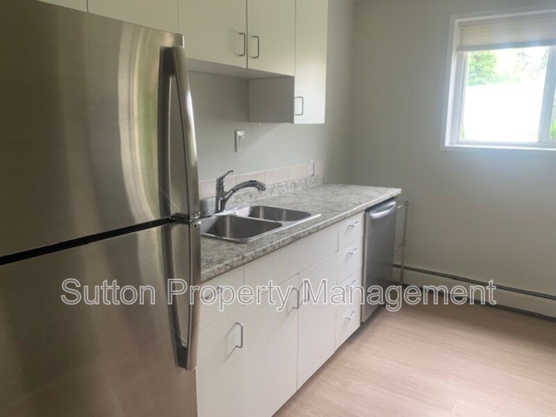 Photo principale - 9502-9599 99 Ave