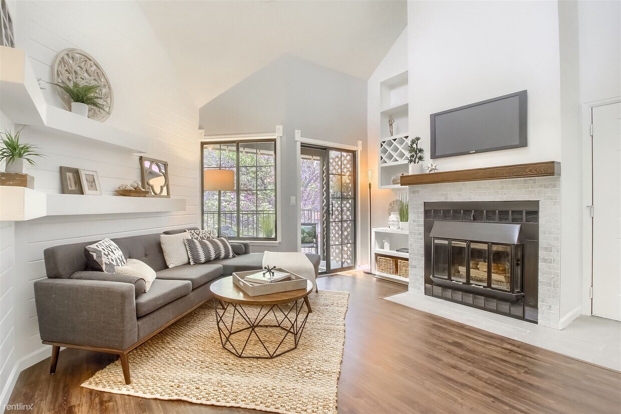 Foto principal - 1 br, 1 bath Condo - 828 South Vance Street F