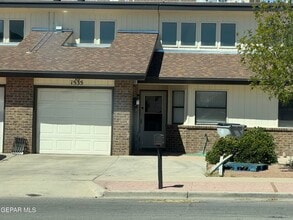 Building Photo - 1531 Common Dr