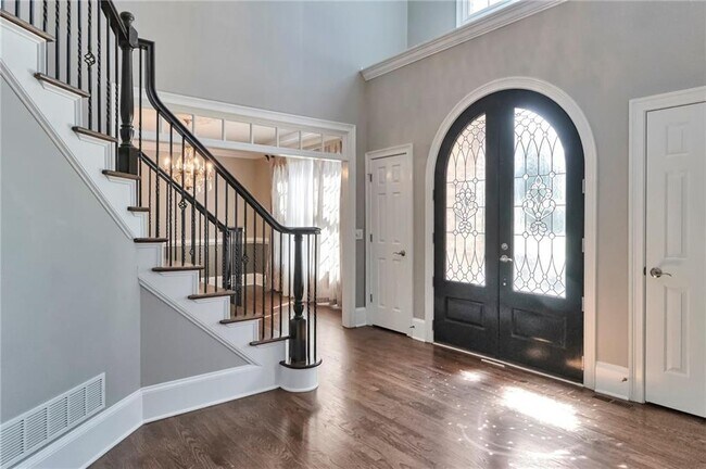 Building Photo - 1421 Castlebrooke Way