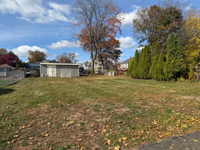 Patio interior - 33 S Elm St