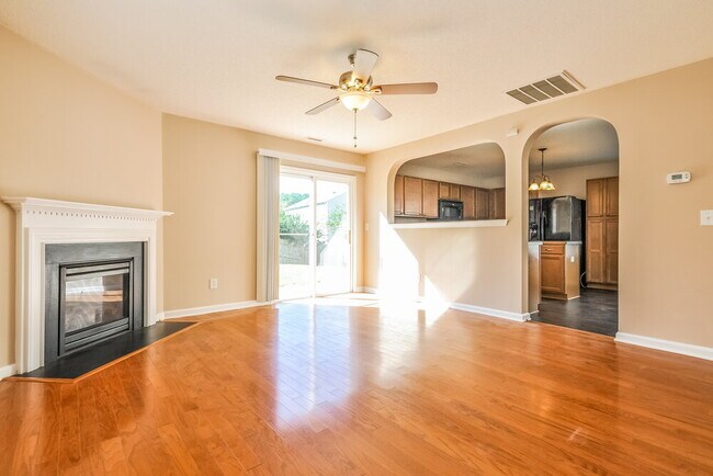 Foto del edificio - 63 Brookhaven Dr