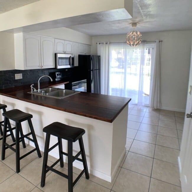Building Photo - Charming 2 BEDROOM 1 BATHROOM Condo in Orl...