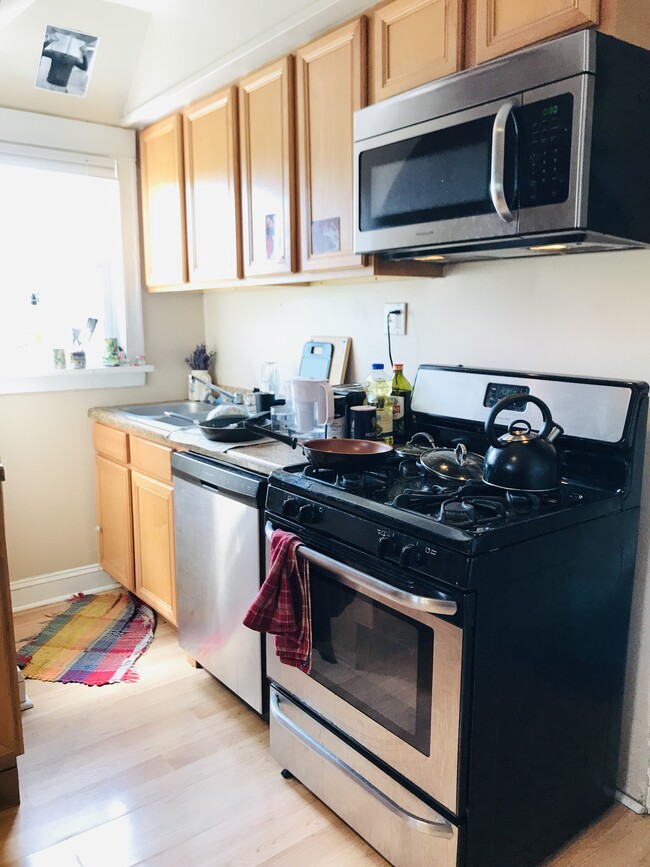 Building Photo - 3434 W Drummond Pl