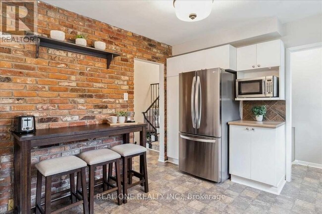 Building Photo - 346 Trafalgar Ct