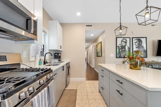 Foto del edificio - 774 Columbia Rd