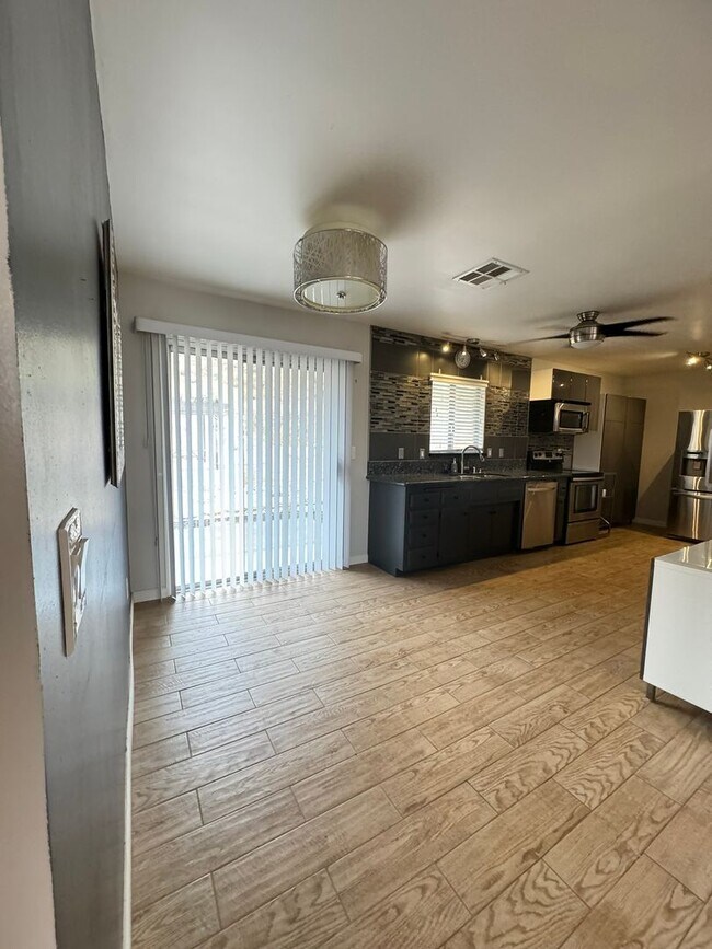 Foto del edificio - COMING SOON 3 bedroom 1.5 bathroom with amazing views of Morongo Valley