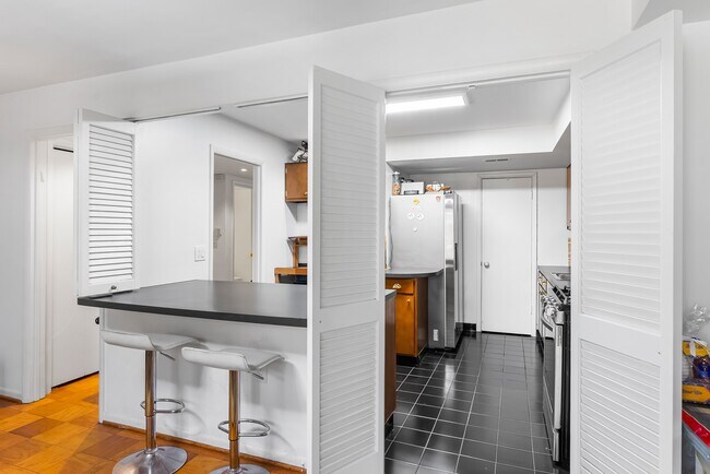 Foto del edificio - 110 Cross Keys Rd