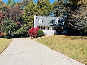 Building Photo - 129 Lost Lake Dr