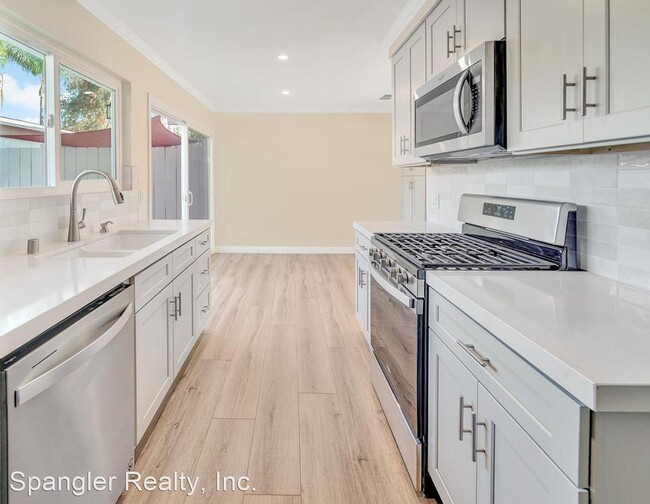 Building Photo - 3 br, 1.5 bath House - 3588 Surf Place