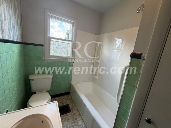 Building Photo - 629 Commercial-