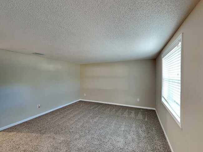 Building Photo - Orange Park Area