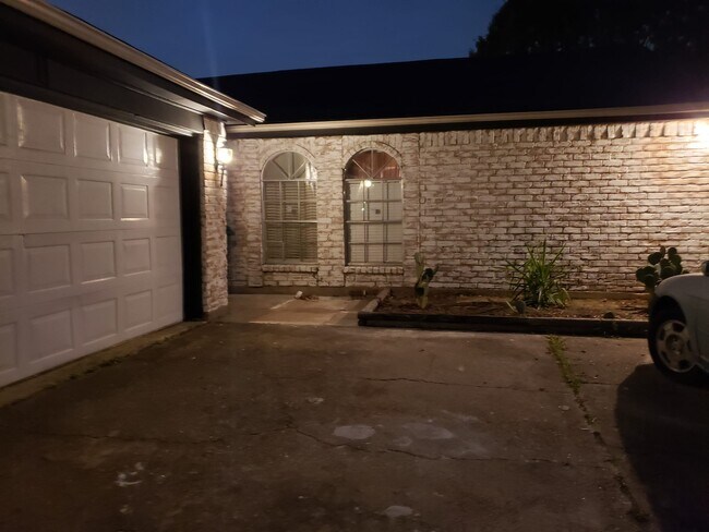 Foto del edificio - 8715 Sherrywood Dr