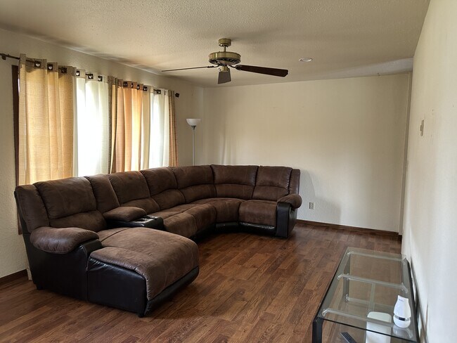 Foto del edificio - 2427 Mallard Dr