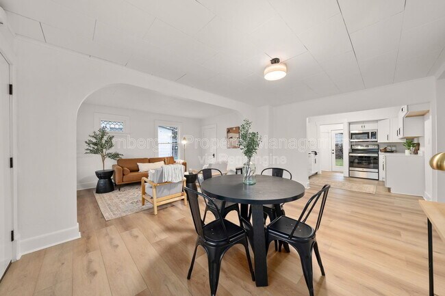 Foto del edificio - 627 E Wellesley Ave