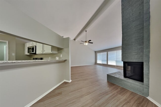Building Photo - 21610 Crescent Heights St