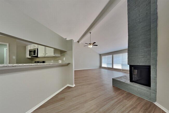 Foto del edificio - 21610 Crescent Heights St