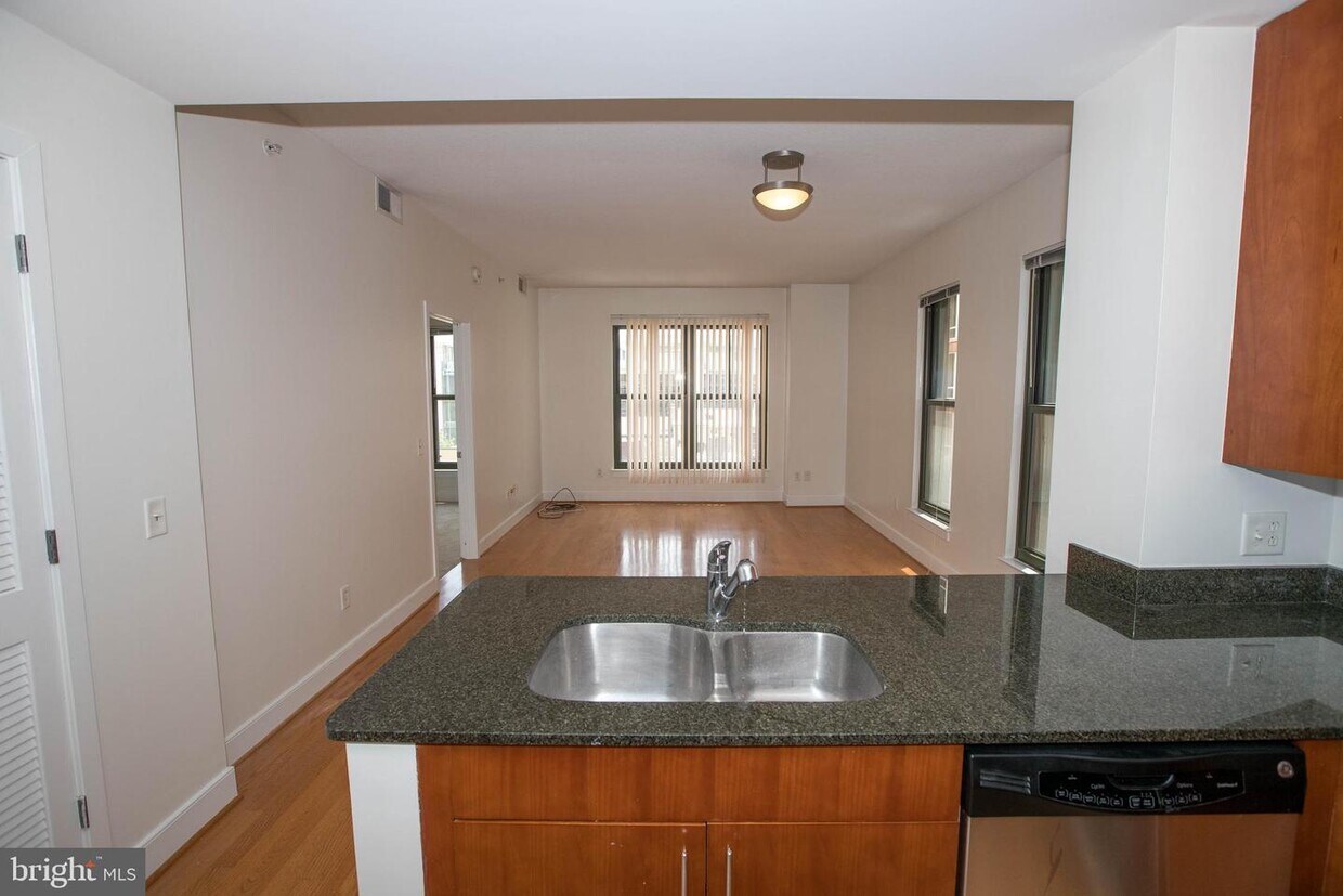 Primary Photo - 910 M St NW