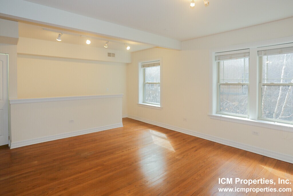 Foto principal - 3808 N Sheffield Ave