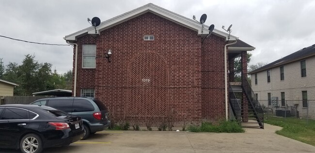 Building Photo - 1319 Nesmith St