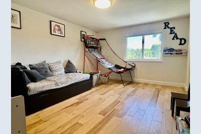 Foto del edificio - 2574 Jardin Pl