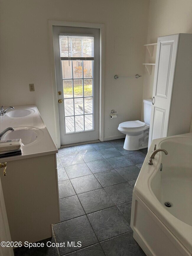 Foto del edificio - 385 S Brevard Ave