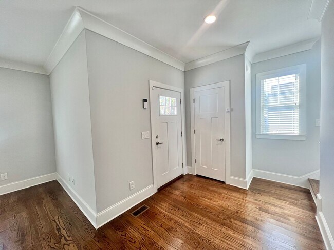 Foto del edificio - Exceptional 3BD, 2.5BA Downtown Raleigh House with Large Fenced Backyard