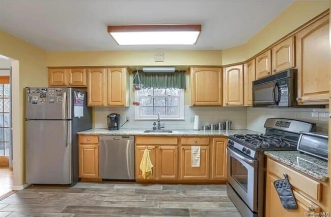 Building Photo - 40 Sunset Terrace