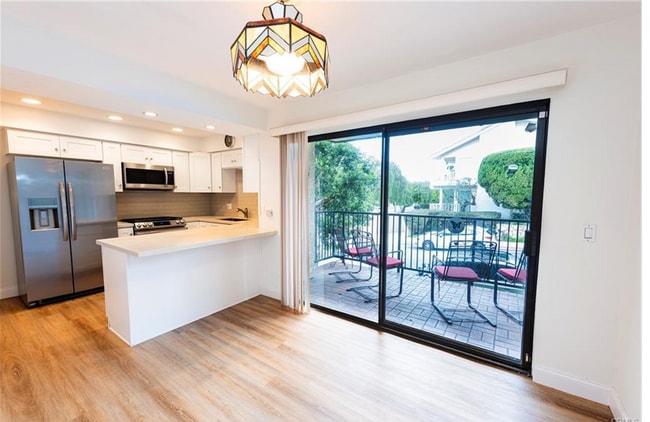 Building Photo - Huge 2 bed 2 bath condo.  2 balconies peek a boo ocean views