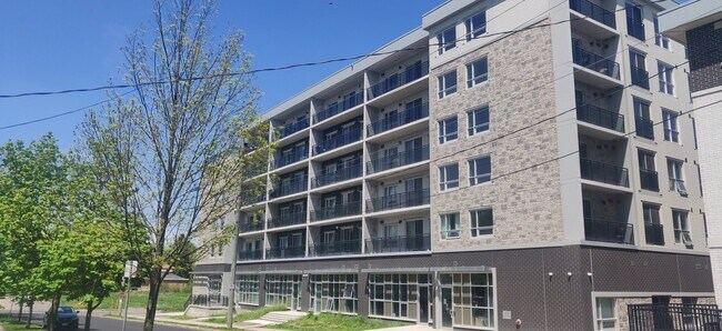 Building Photo - 275 Larch St