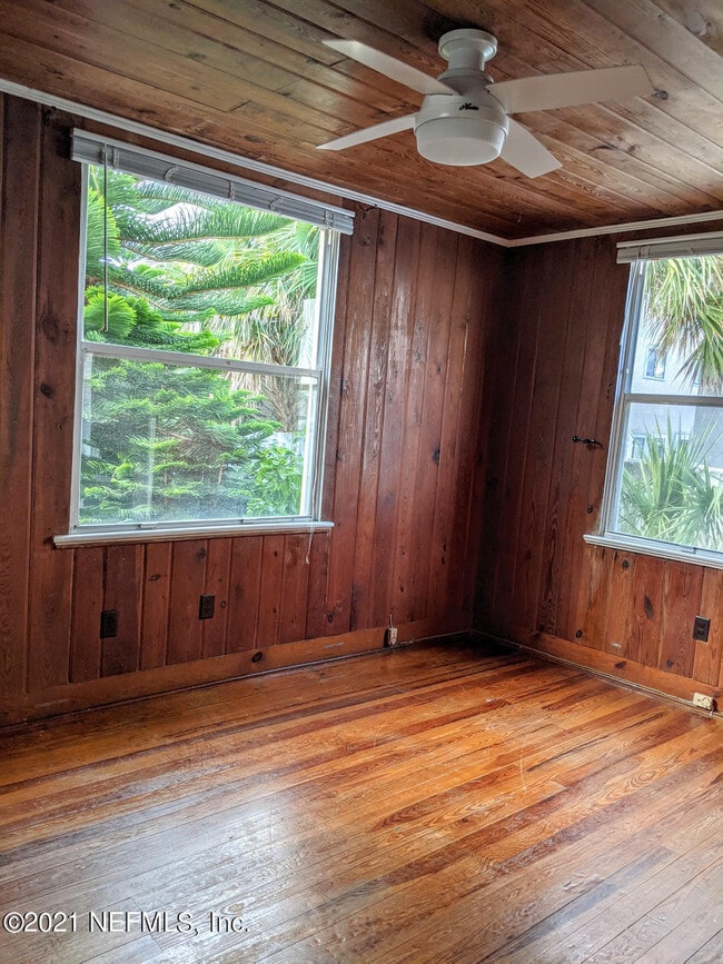 Building Photo - 2224 Ocean Dr S