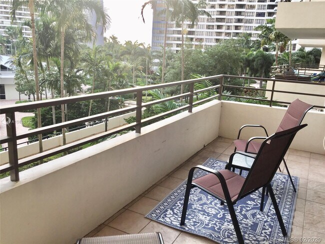 Foto del edificio - 2500 Parkview Dr
