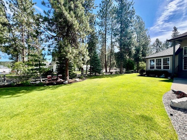 Building Photo - Suncrest Rental with large manicured lawn