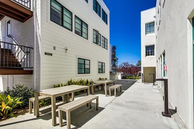 Foto del edificio - 1660 47th Ave