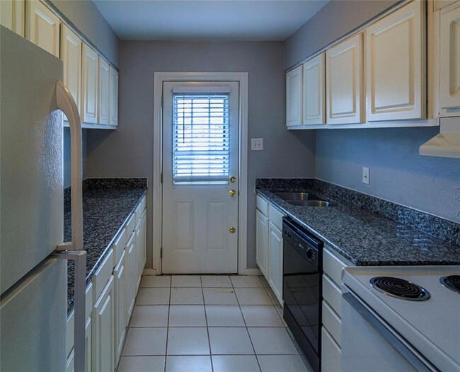 Building Photo - 4149 W Lovers Ln