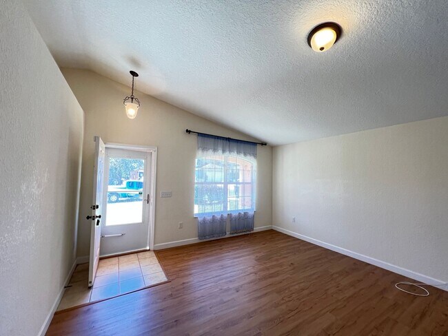 Foto del edificio - Available April 1st! Beautiful 3BR/2BA in ...