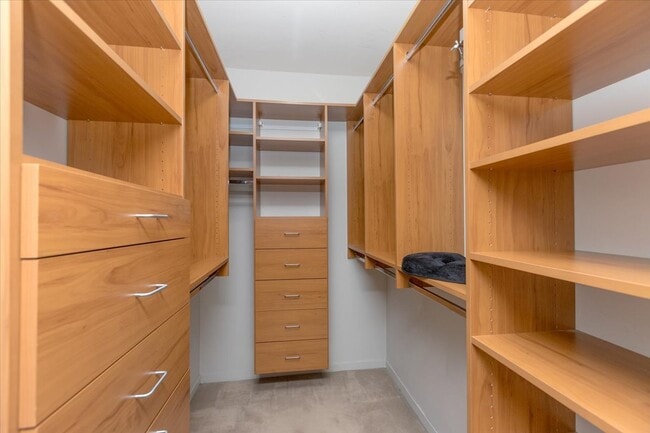 Foto del edificio - 200 W Grand Ave