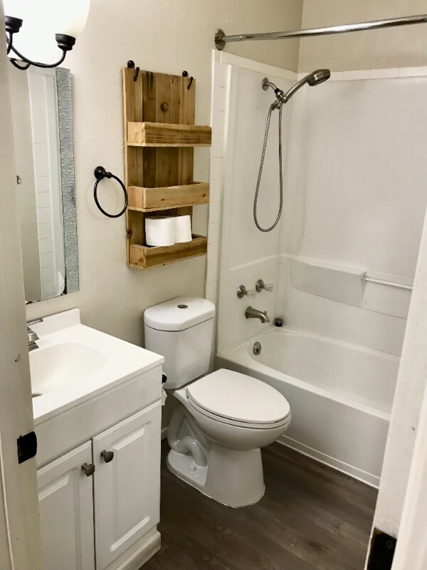 Building Photo - 909 Foothills Ct