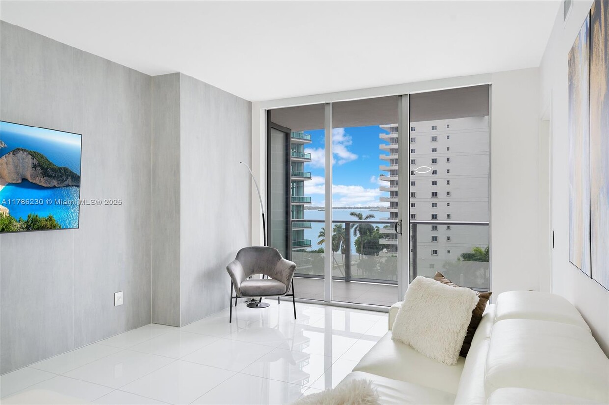 Primary Photo - 1300 Brickell Bay Dr