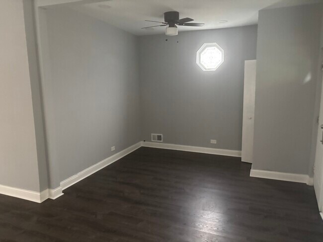 Foto del edificio - 4610 N Karlov Ave