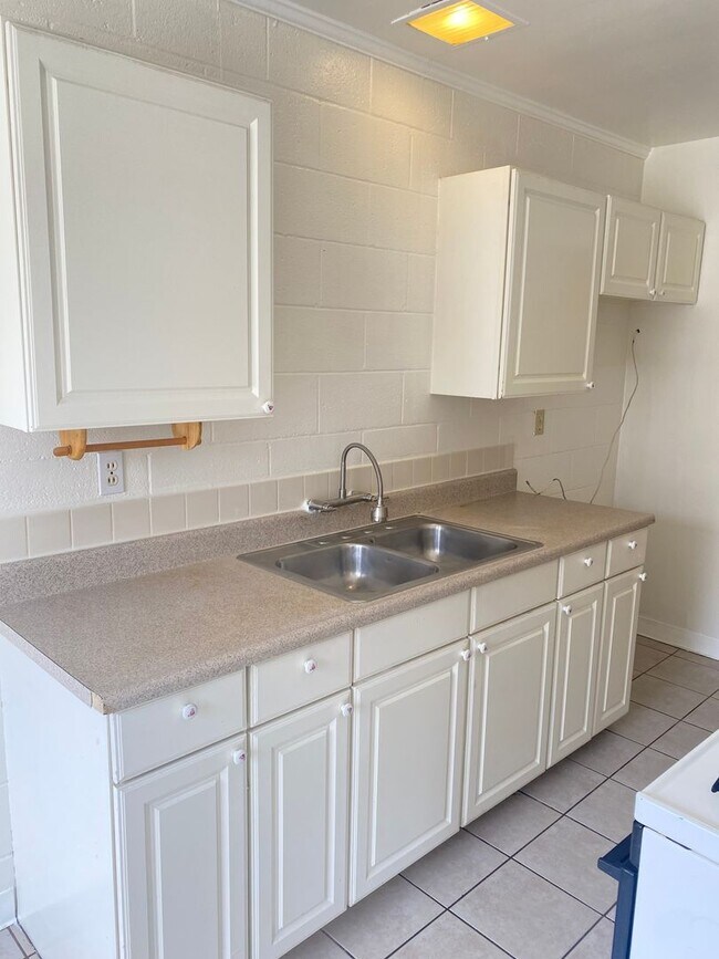 Foto del edificio - Centrally located 1 bed, 1 bath duplex!