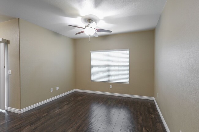 Building Photo - 2 Bedroom, 1st Floor Condo In Gated Community