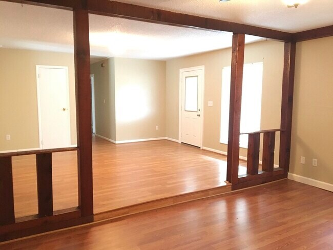 Foto del edificio - 1160 N Highland St