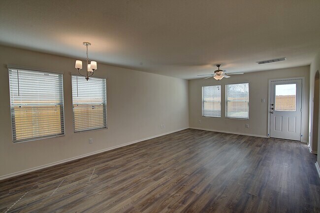 Foto del edificio - 14412 Conifer Dr