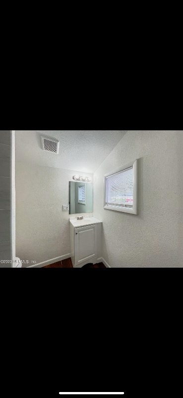 Foto del edificio - 1122 W 31st St