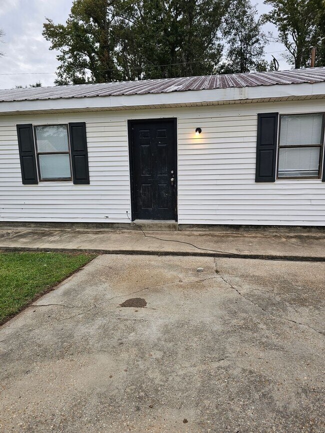 Building Photo - 50023 Kevin Dr