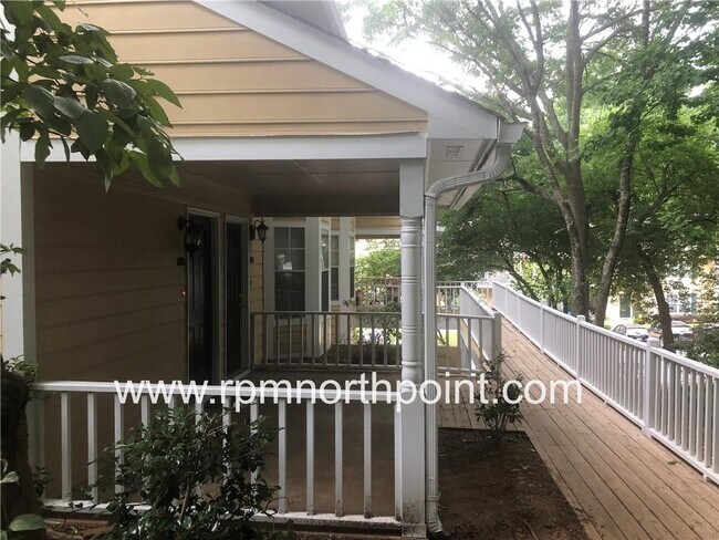 Foto del edificio - 4161 Riverlook Pkwy SE